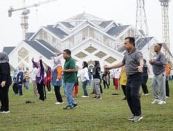 Gubernur Al Haris Senam dan Gotong Royong Bersama di Ex Arena MTQ
