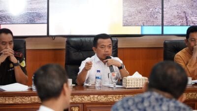 Rapat Bersama Pengusaha, Gubernur Al Haris Tegaskan Percepatan Pembangunan Jalan Khusus Batubara