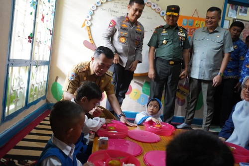 Gubernur Al Haris Launching Makan Bergizi Gratis