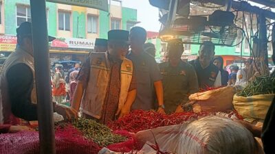 Sidak ke Pasar Angso Duo, Sekda Sudirman Pastikan Sembako Tersedia dan Terjangkau Jelang Puasa dan Lebaran