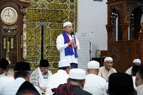 Safari Ramadhan 1446 H di Sarolangun Gubernur Al Haris Berikan 1 Tiket Umroh untuk Warga
