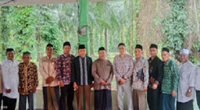 Wakil DPRD Muaro Jambi Jurjani Bersama Masyarakat Lakukan Ziarah Kubur