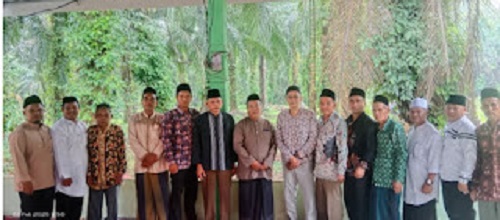 Wakil DPRD Muaro Jambi Jurjani Bersama Masyarakat Lakukan Ziarah Kubur