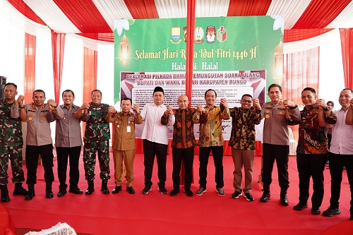 Gubernur Al Haris Hadiri Deklarasi PSU Pilkada Damai Bungo 2025