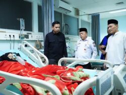 Malam Takbiran, Gubernur Al Haris Kunjungi Pasien di RSUD Raden Mattaher