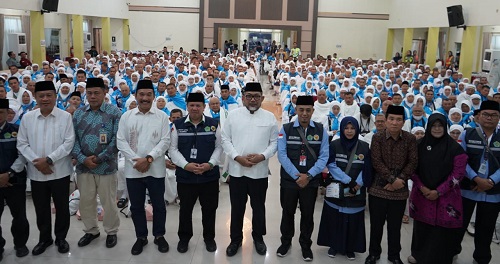 Sekda Sudirman Lepas JCH Kloter 18 Asal Kerinci dan Merangin