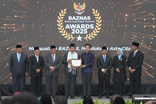 Berperan Aktif Tingkatkan Peran Zakat, Wali Kota Jambi Maulana Terima Penghargaan BAZNAS Awards 2025