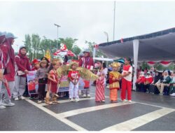 Sempat di Guyur Hujan, Ribuan Peserta Tetap Semangat Ikuti Pawai Pembangunan HUT RI di Kabupaten Batang Hari