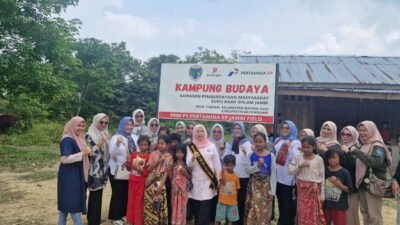 Bunda Hesti Haris Tinjau Pendidikan Anak SAD di Desa Hajran Batang Hari