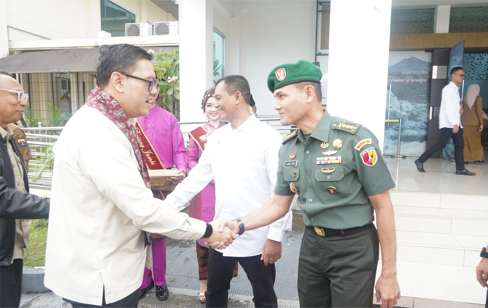 Kasrem 042 Gapu Sambut Hangat Tim Reses Komisi I DPR RI di Bumi Sepucuk Jambi Sembilan Lurah