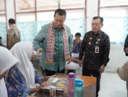 Gubernur Al Haris Dampingi Wamen PAN-RB Tinjau Pelaksanaan MBG di SMAN 10 Kota Jambi