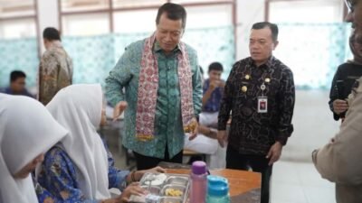 Gubernur Al Haris Dampingi Wamen PAN-RB Tinjau Pelaksanaan MBG di SMAN 10 Kota Jambi