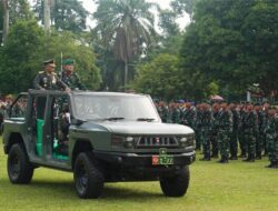 Irdam XX/TIB Pimpin Upacara HUT Ke – 80 TNI di Lapangan Kantor Gubernur Jambi