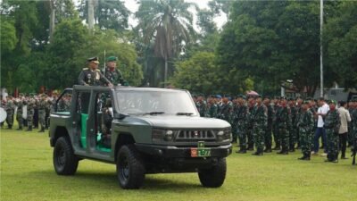 Irdam XX/TIB Pimpin Upacara HUT Ke – 80 TNI di Lapangan Kantor Gubernur Jambi