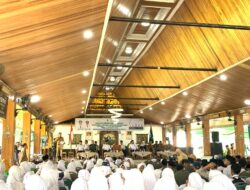 Bersama Baznas, Bupati Batang Hari Salurkan 2,9 M Beasiswa Dana Zakat