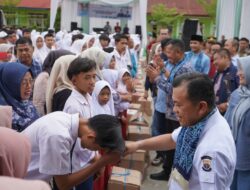 Gubernur Al Haris dan Bupati Kerinci Serahkan Bantuan Dumisake Pendidikan Kepada 320 Siswa