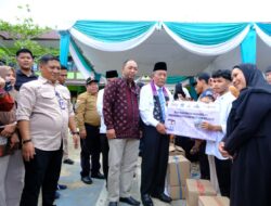 Wagub Sani Salurkan 503 Paket Bantuan Dumisake Pendidikan di Tanjung Jabung Barat