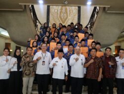 Serahkan 38 SK PPPK Paruh Waktu, Gubernur Al Haris: Niatkan Kita Ingin Kerja dengan Baik