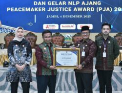 Wali Kota Maulana Serahkan Penghargaan untuk 12 Lurah Inisiator Posbankum di Kota Jambi