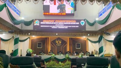 Bupati Fadhil Ikuti Paripurna Peringatan HUT Ke 77 Kabupaten Batang Hari