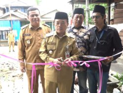 Gubernur Al Haris Salurkan 51 Bantuan Bedah Rumah di Tanjab Barat