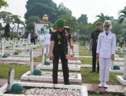 Korem 042/Gapu Gelar Ziarah Rombongan Peringati Hari Juang TNI AD ke-80 di TMP Satria Bhakti