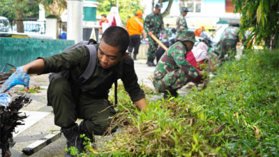 Korem 042/Gapu Gelar Karya Bakti Serentak Peringati Hari Juang TNI AD ke-80 di Kawasan Gentala Arasy