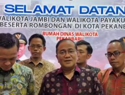 Langkah Maju Maulana: Gandeng Pekanbaru Benahi Sampah dan Percepat Izin Bangunan di Jambi