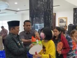 Jelang Imlek, Wali Kota Maulana Perkuat Harmoni Beragama Lewat Penyaluran Sembako