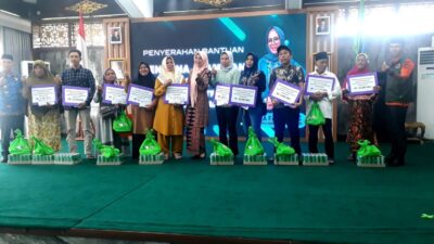 Zulva Fadhil Serahkan Bantuan untuk 13 Korban Bencana di Batang Hari