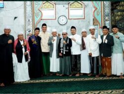 Bupati Batang Hari Muhammad Fadhil Arief Salat Idul Fitri Bersama Warga di Masjid Agung Al Muhajirin