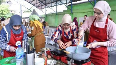 Rayakan Emansipasi, Pejabat Perempuan Pemkot Jambi Adu Skill Masak “Kotak Misteri”