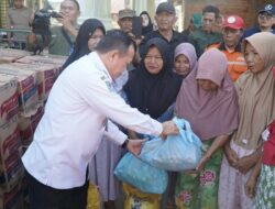 Gubernur Al Haris Tinjau dan Serahkan Bantuan Korban Terdampak Banjir Kab. Sarolangun 