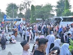 Bekali Jemaah dengan Lauk Khas, Wali Kota Jambi Lepas Keberangkatan Calon Haji 2026