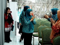 Ny. Hj. Hesnidar Haris Supervisi TP-PKK Batang Hari dan Sosialisasikan Gerakan Jambi Bersholawat