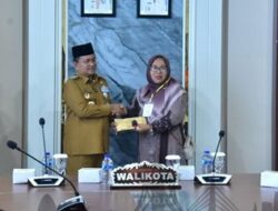 Wali Kota Jambi Serahkan Bantuan Korban Bencana, Minta Waspadai Musim Kemarau